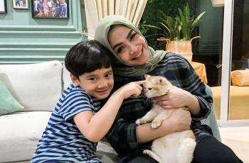Rieta Amilia Beri Black Card untuk Jajan Rafathar: Jangan Ilang ya!