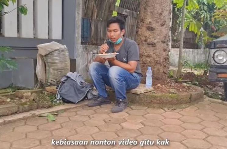 Baim Wong tolak pria minta bantuan. (Youtube/BaimPaula)