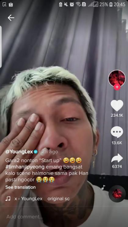 Young Lex nangis. (TikTok/YoungLex)