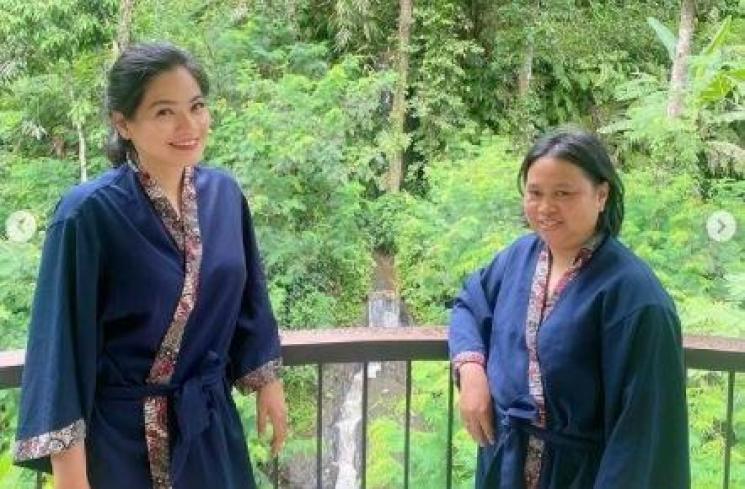 Titi Kamal dan Mbak Lies. (Instagram/@titi_kamall)