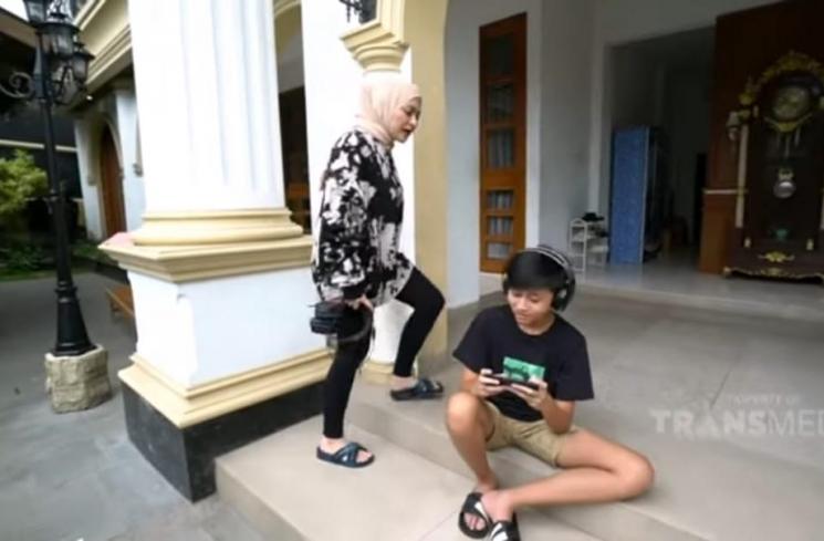 Nathalie Holscher dan Rizwan [YouTube/Trans TV Official]