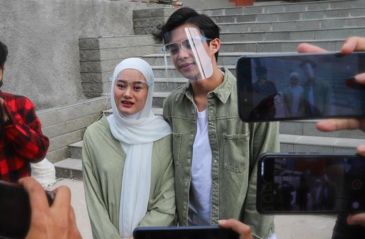 Dinda Hauw dan Rey Mbayang. [MataMata.com/Alfian Winanto]