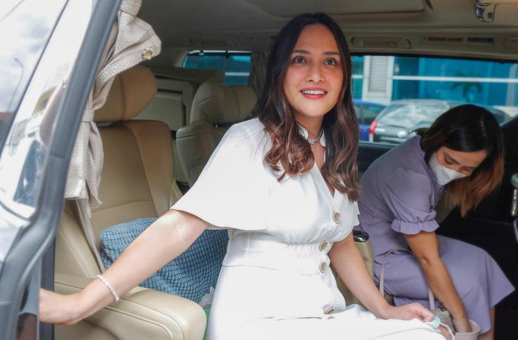 Aktris Shandy Aulia saat ditemui di Kawasan Tendean, Jakarta Selatan, Kamis (24/12/2020). (Matamata.com/Alfian Winanto)