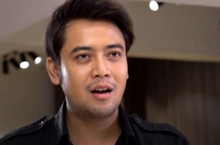 Kriss Hatta mengaku mualaf setengah hati. (Youtube/DapurBincangOnline)