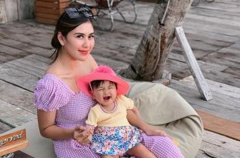 Belum Setahun Sudah Bisa Jalan, Intip Kegemasan Zunaira Anak Syahnaz Sadiqah