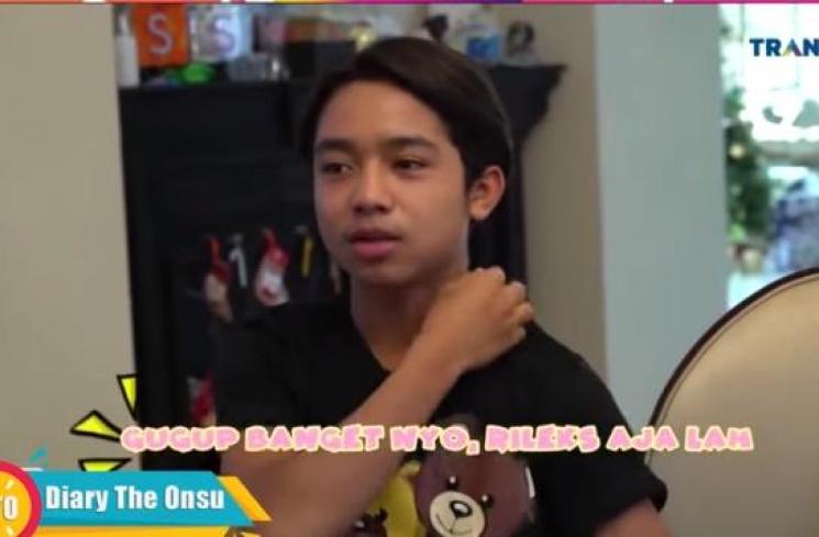 Betrand Peto suka nonton video saat Anneth nyanyi (Youtube.com/TRANSTVOfficial)