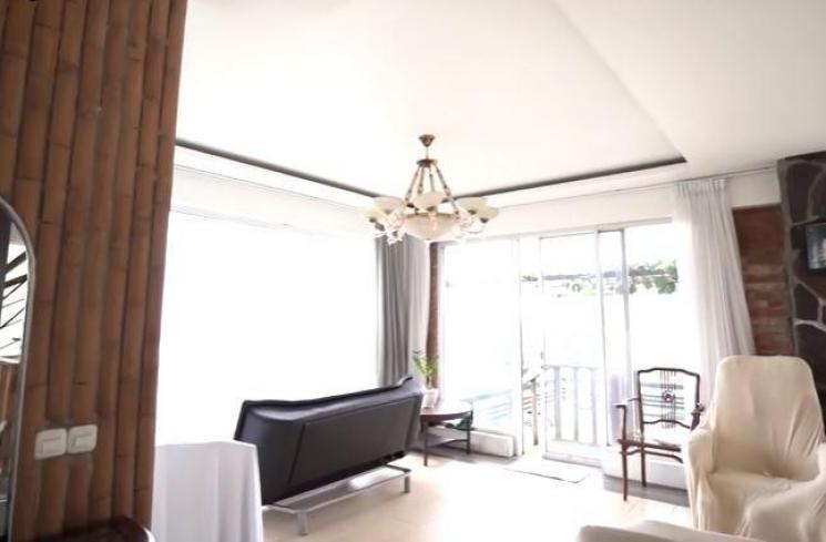 Rumah kaca Mark Sungkar. (Youtube/TheSungkarsFamily)