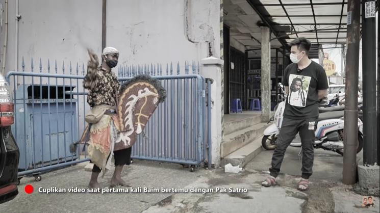 Baim Wong kecewa pada Satrio, pengamen kuda lumping. (YouTube/ Baim Paula)