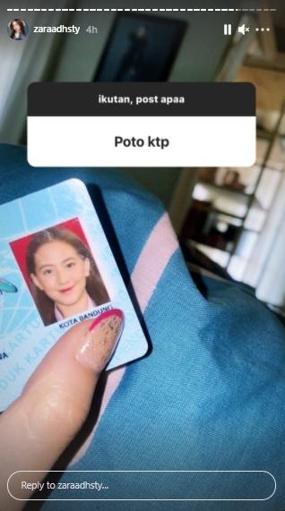 Zara pamer foto KTP (Instagram.com/zaradhsty)
