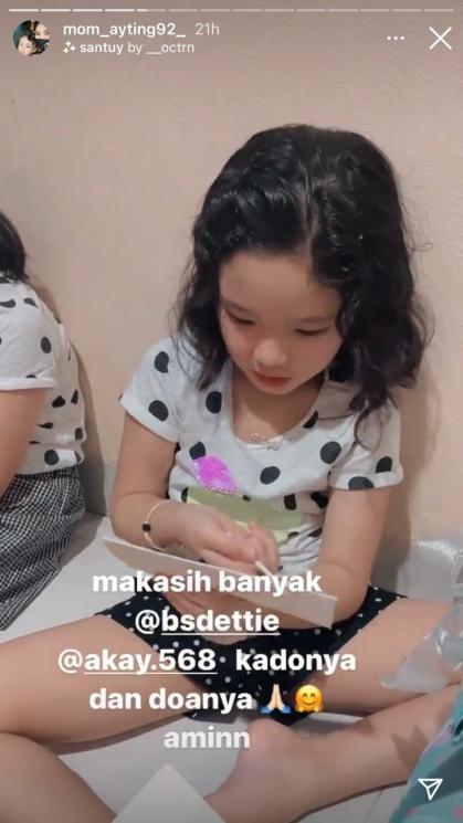 Bilqis mendapat ucapan selamat ulang tahun dari orang tua Adit Jayusman. (Instagram/mom_ayting92_)