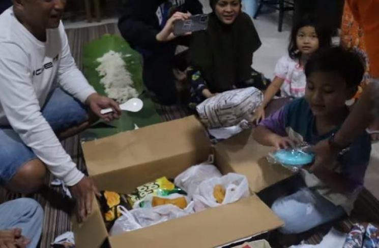 Kejutan ultah putra bungsu Sule, Ferdinan. (Youtube/SuleFamily)
