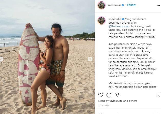 Dwi Sasono sekeluarga ke Bali. (Instagram/@widimulia)