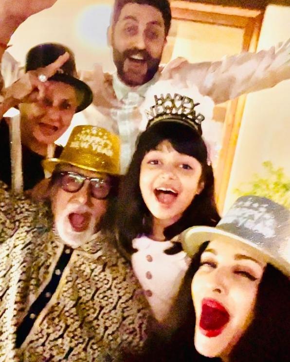 Aishwarya Rai, Aaradhya, Abhishek, Jaya dan Amitabh Bachchan (Instagram/@aishwaryaraibacchan_arb)