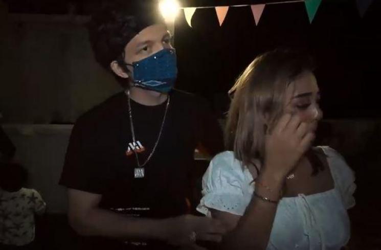Aurel Hermansyah nangis saat tahun baru. (Youtube/TheHermansyahA6)