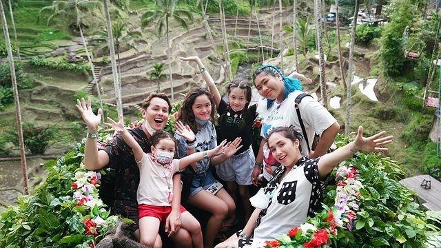 Andhika Pratama bersama Ussy Sulistiawaty dan anak-anak (Instagram/@andhiiikapratama)