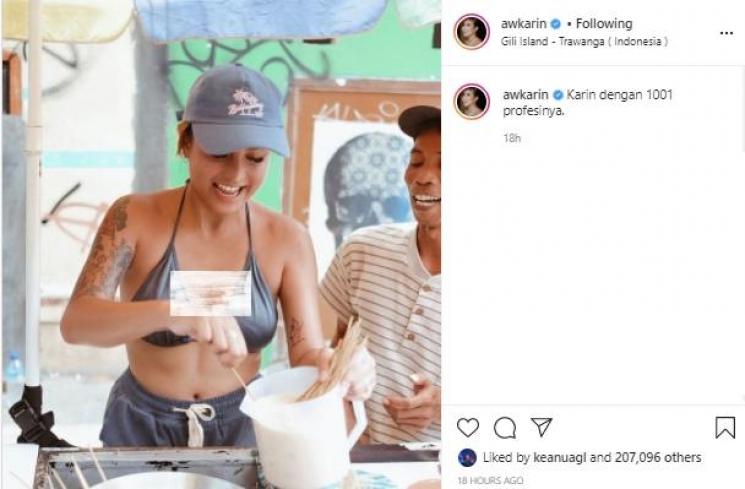 Awkarin saat liburan di Lombok (Instagram.com/awkarin)