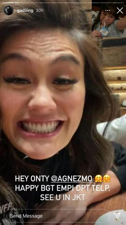 Gempita video call dengan Agnez Mo. (Instagram/@gadiiing)