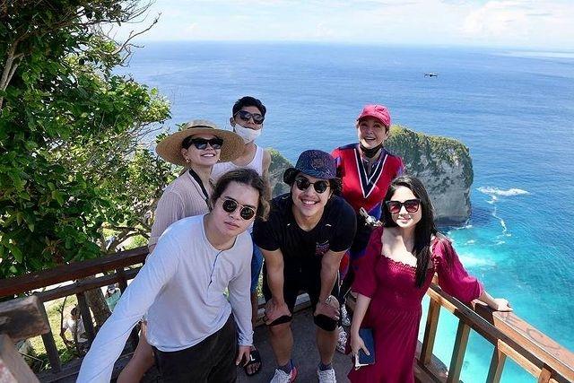 Maia Estianty liburan bersama anak-anak dan calon mantu (Instagram/@maiaestiantyreal)