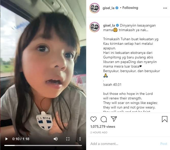 Gempi nyanyikan lagu untuk Gisel. (Instagram/@gisel_la)
