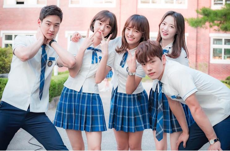 School 2017. (Instagram/@school2017.official)