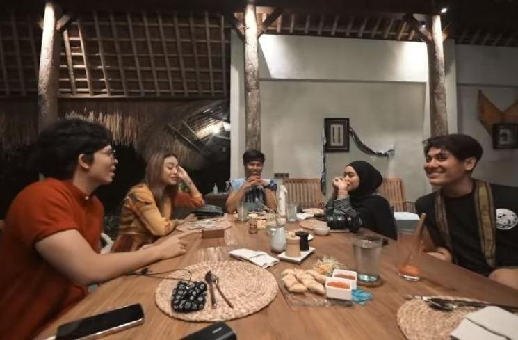 Atta Halilintar dan Rizky Billar. (Youtube/AttaHalilintar)