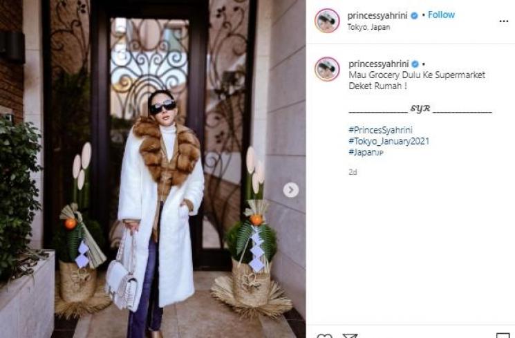 Syahrini tenteng tas miliaran (Instagram.com/princesssyahrini)