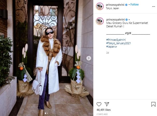 Syahrini tenteng tas miliaran (Instagram.com/princesssyahrini)