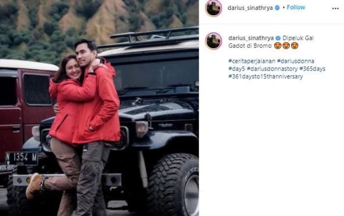 Momen liburan keluarga Darius Sinathrya dan ART. (Instagram/@darius_sinathrya)