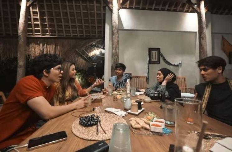 Atta Halilintar dan Rizky Billar. (Youtube/AttaHalilintar)