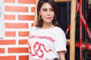 Resmi Menjanda, 5 Gaya Seksi Vicky Zainal yang Menggoda