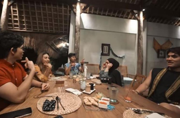 Atta Halilintar dan Rizky Billar. (Youtube/AttaHalilintar)