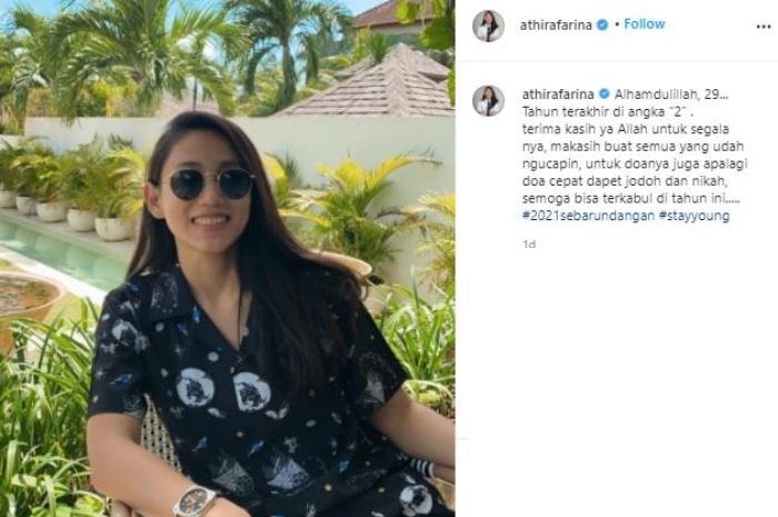 Athira Farina, pilot cantik dijodohkan sama El Rumi. (Instagram/@athirafarina)