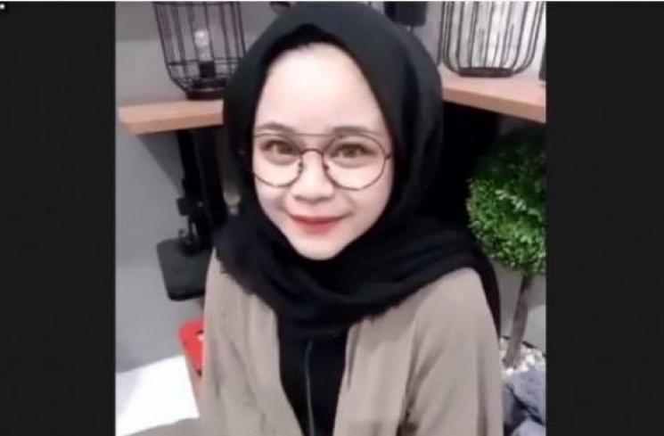 Selebgram Pontianak Syifa Mila (http://uptbahasa.untan.ac.id/)