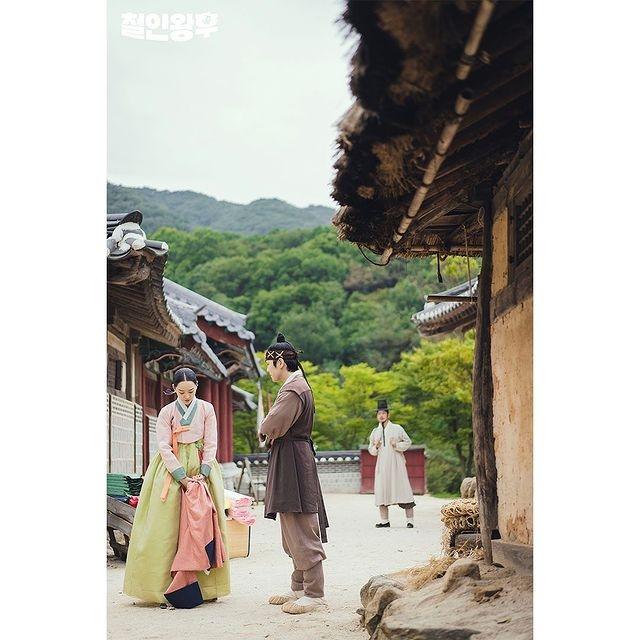 Mr. Queen (Instagram/@tvndrama.official)