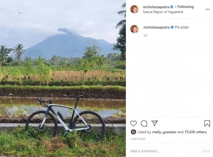 Nicholas Saputra pit-pitan alias bersepeda di Yogyakarta. (Iinstagram/@nicholassaputra)