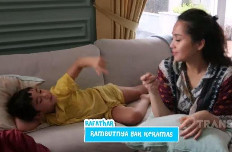 Kebiasaan jorok Nagita Slavina. (Youtube/RANSEntertainment)