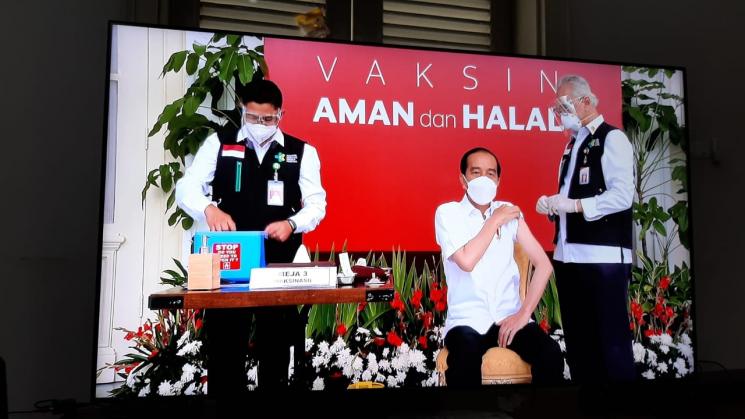 Jokowi divaksin (Foto Layar televisi)