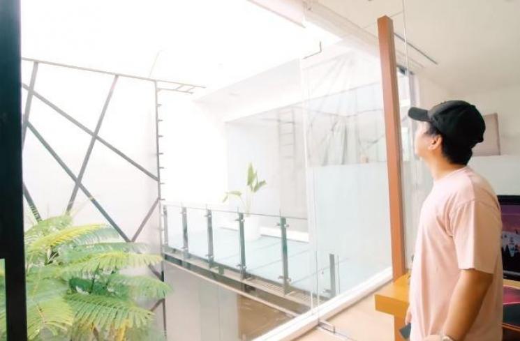 Rumah Raditya Dika. (Youtube/RadityaDika)