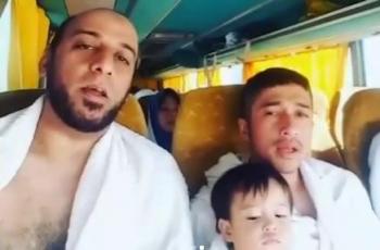 Cium Nisan Syekh Ali Jaber, Irfan Hakim: Sampai Ketemu Lagi Ya