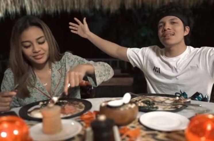 Aurel Hermansyah dan Atta Halilintar. (Youtube/AttaHalilintar)