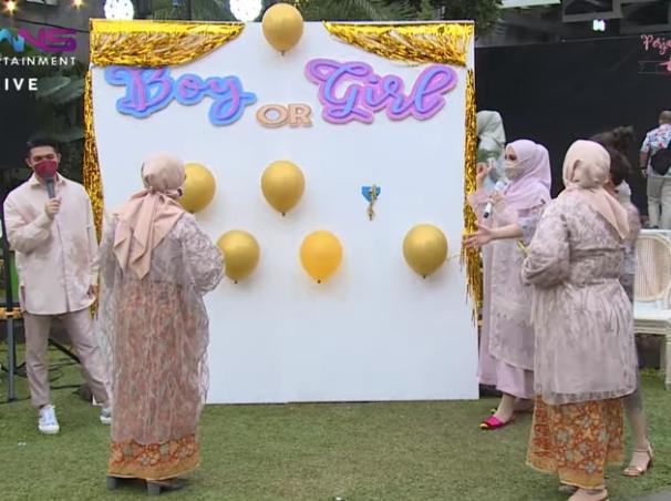 Zaskia Sungkar gelar acara 7 bulanan (Youtube.com/RANSEntertainment)