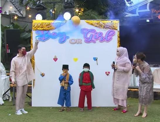 Zaskia Sungkar gelar acara 7 bulanan (Youtube.com/RANSEntertainment)