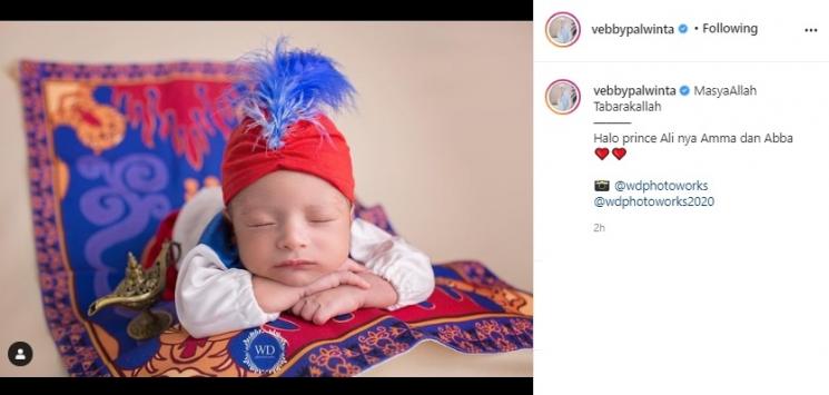 Bayi Vebby Palwinta pakai kostum Aladin. (Instagram/@vebbypalwinta)