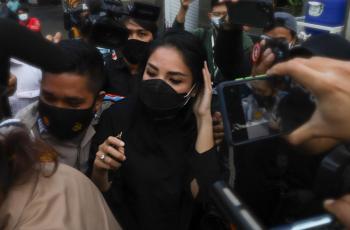 Suami Simpan Senjata Api di Kamar, Nindy Ayunda Kaget dan Sedih