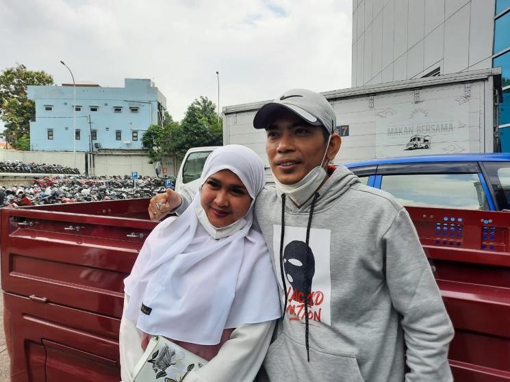 Aris Idol dan Istri. (MataMata.com/Evi Ariska)