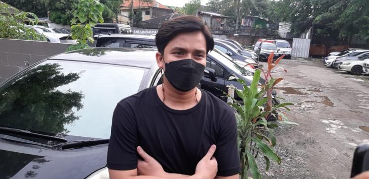 Billy Syahputra ditemui di Jalan Kapten P Tendean, Jakarta Selatan, Rabu (20/1/2021). (MataMata.com/Herwanto)