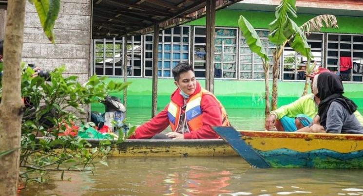 Baim Wong kunjungi lokasi banjir di Kalimantan. [capture Instagram]