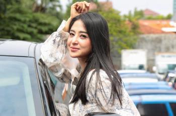 Dewi Perssik Ngaku Masih Original Tanpa Operasi, Hotman Paris Auto Geleng-Geleng: Yang Bener? Atas Bawah?