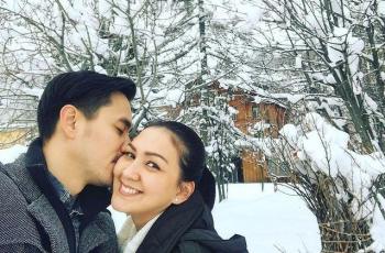 Donna Agnesia Positif Covid-19, Pesan Darius Sinathrya Bikin Melting