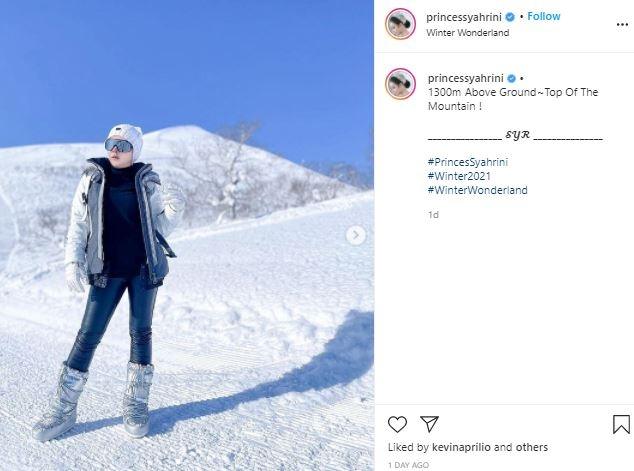 Syahrini main jet ski salju. (Instagram/@princessyahrini)